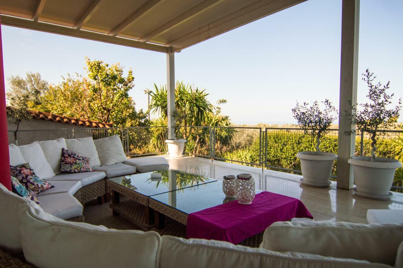 Country Villa Peloponnese With Tennis Court And Pool Zevgolateíon Exteriör bild