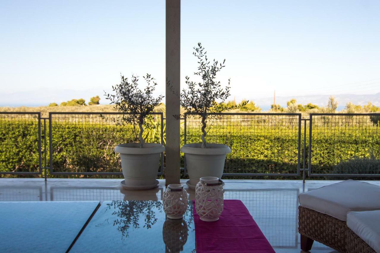 Country Villa Peloponnese With Tennis Court And Pool Zevgolateíon Exteriör bild